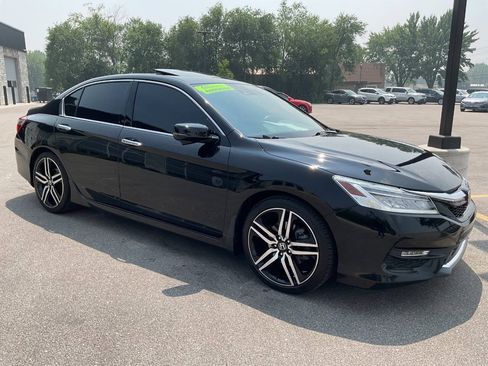 Used 2016 Honda Accord Touring image 10