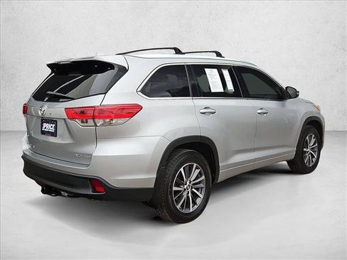 Used 2017 Toyota Highlander XLE AWD/4WD image 5