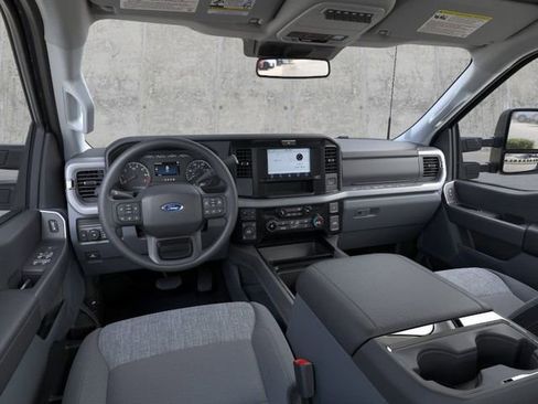 New 2026 Ford F250 XLT w/ FX4 Off-Road Package image 9