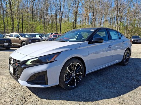 New 2026 Nissan Altima 2.5 SR FWD image 2