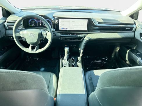 Used 2025 Toyota Camry XLE FWD image 15