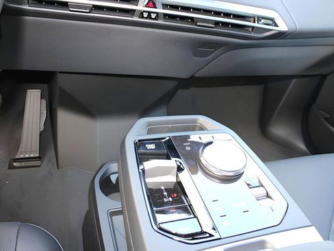 Used 2025 BMW iX M60 image 14