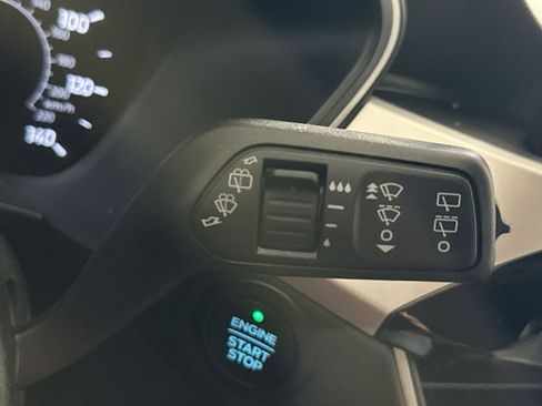 Used 2020 Ford Escape SE image 28