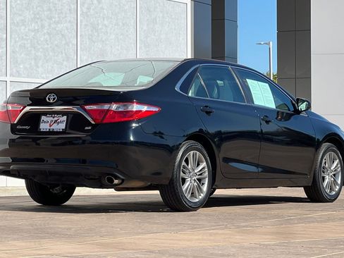 Used 2016 Toyota Camry SE image 4