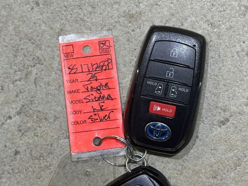 Used 2025 Toyota Sienna LE w/ Outdoor Package (TMS) image 31