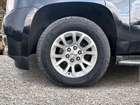 Used 2017 GMC Yukon SLT image 8