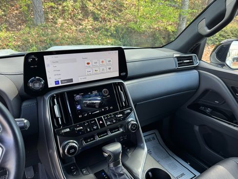 Used 2024 Lexus LX 600 MARK LEVINSON SOUND / APPEARAN w/ Appearance Package image 30