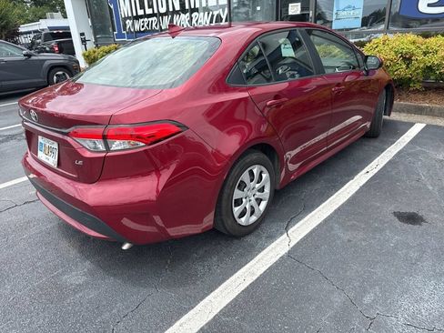 Used 2022 Toyota Corolla LE FWD image 3