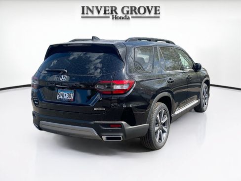 Certified 2025 Honda Pilot Touring image 3
