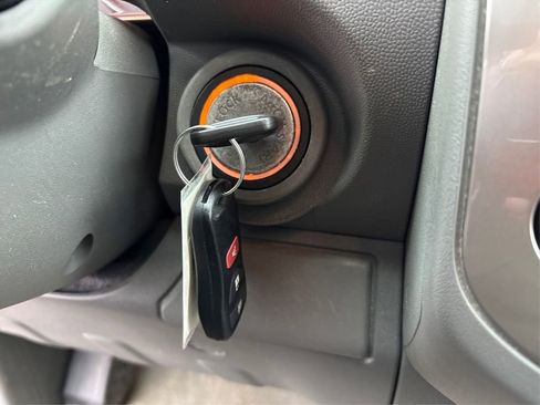 Used 2015 Nissan Frontier SL image 29