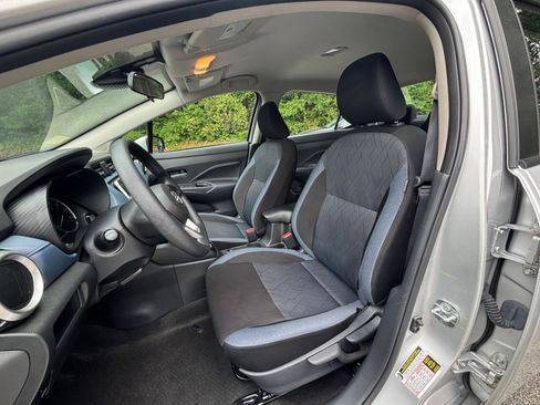 Used 2025 Nissan Versa SV FWD image 36