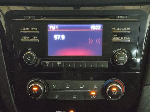 Used 2017 Nissan Rogue S FWD image 25