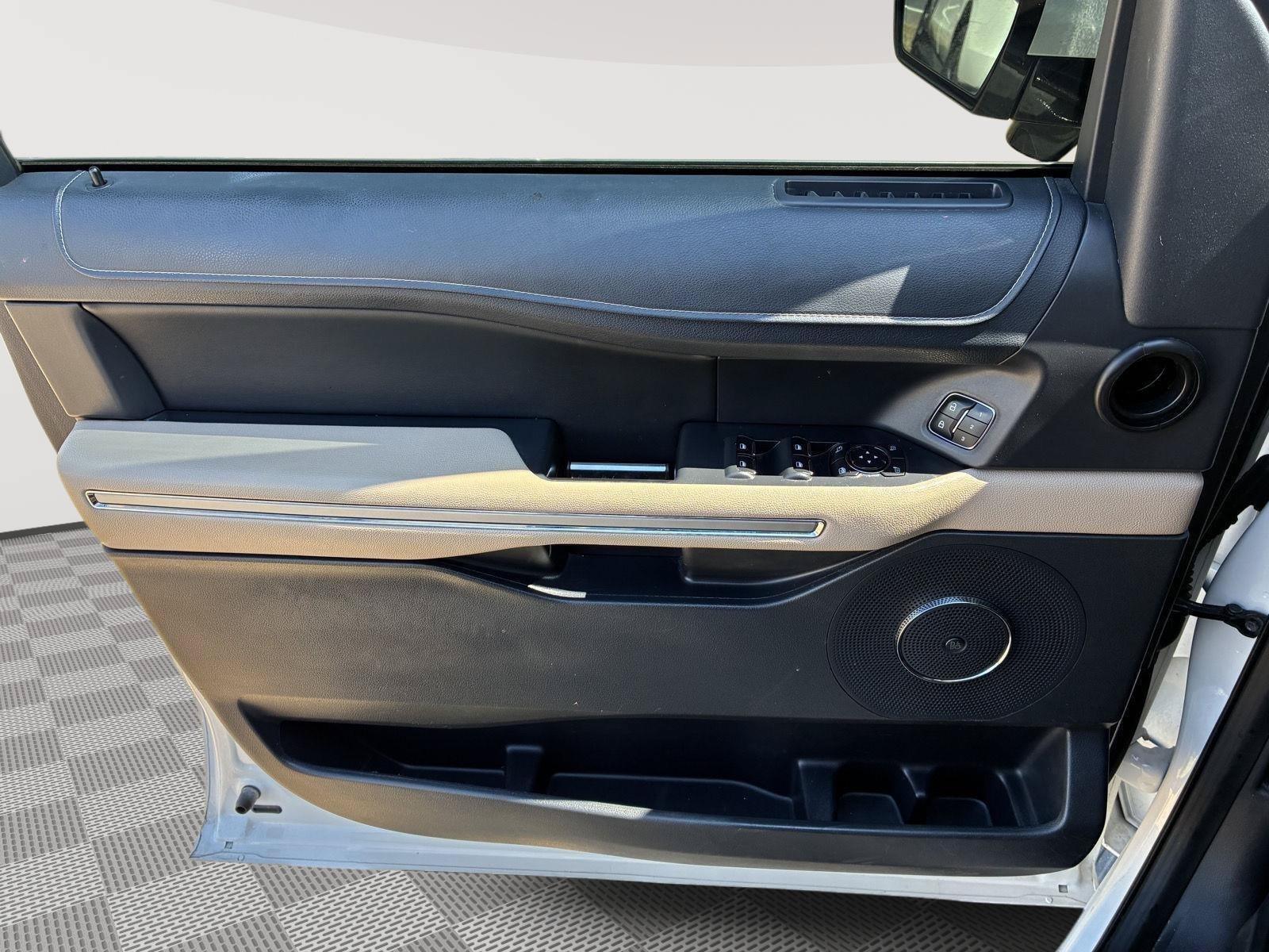 Used 2022 Ford Expedition Max Limited RWD image 24