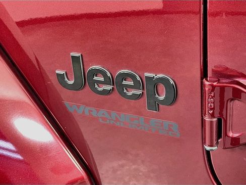 Used 2021 Jeep Wrangler Unlimited Sahara AWD/4WD image 28