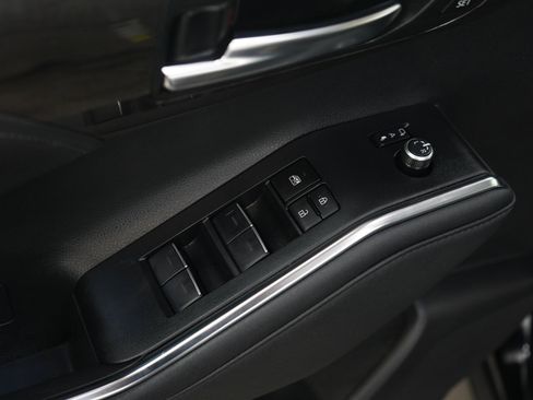 Used 2024 Toyota Highlander Limited AWD/4WD image 23
