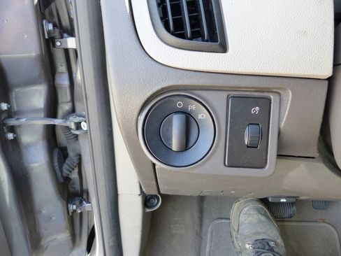 Used 2010 Ford Focus SE FWD image 19