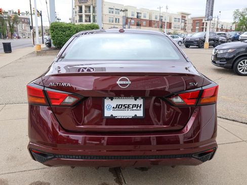 Used 2024 Nissan Altima 2.5 SV FWD image 4