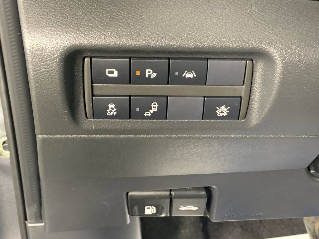 Used 2020 Nissan Kicks S FWD image 16