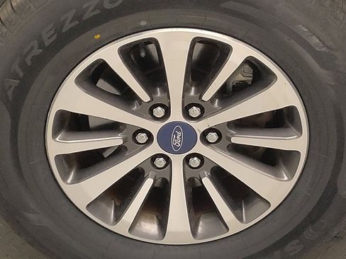 Used 2017 Ford Expedition XLT AWD/4WD image 31