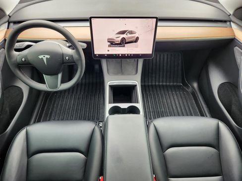 Used 2023 Tesla Model Y Long Range image 21