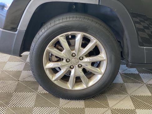 Used 2018 Jeep Cherokee Limited AWD/4WD image 18