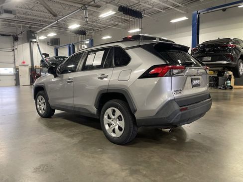 Used 2021 Toyota RAV4 LE image 5