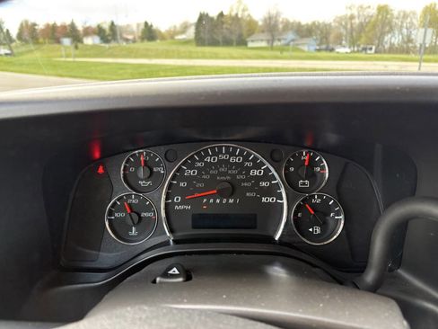 Used 2024 GMC Savana 2500 w/ Driver Convenience Package RWD image 14
