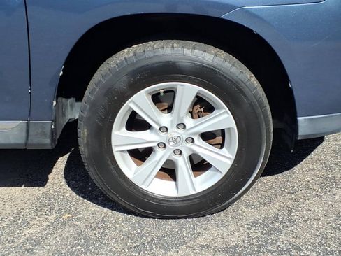 Used 2013 Toyota Highlander FWD image 10