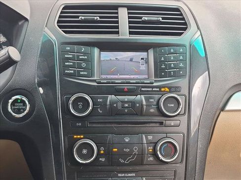 Used 2016 Ford Explorer XLT AWD/4WD image 13