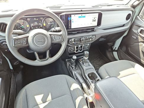 Used 2024 Jeep Wrangler Unlimited AWD/4WD image 10
