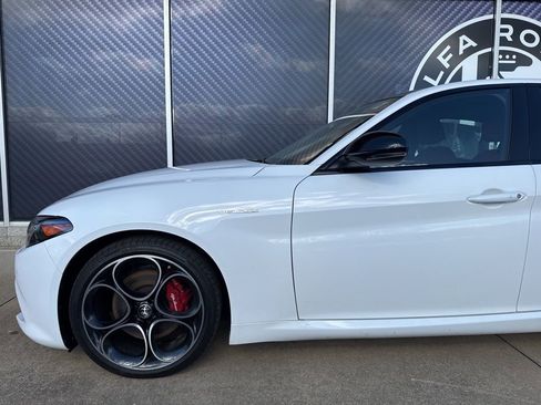 Used 2023 Alfa Romeo Giulia Veloce AWD/4WD image 16