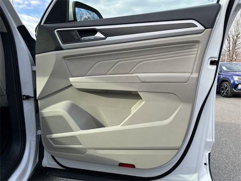 Used 2021 Volkswagen Atlas SE image 33