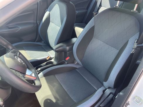 Used 2025 Nissan Versa SV image 34