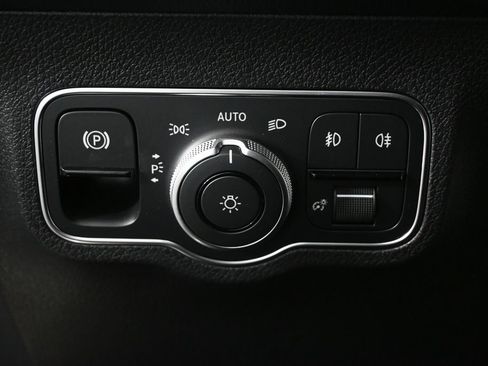 Used 2026 Mercedes-Benz GLB 250 image 9