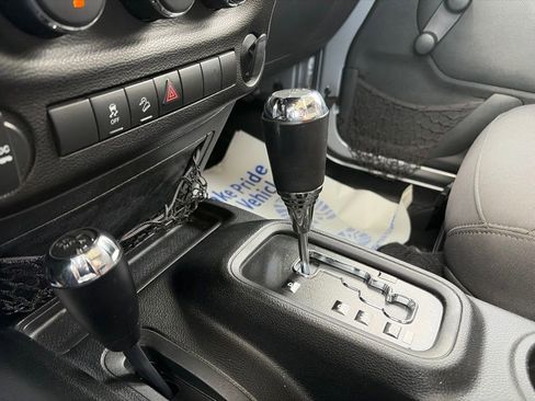 Used 2017 Jeep Wrangler Sport AWD/4WD image 8