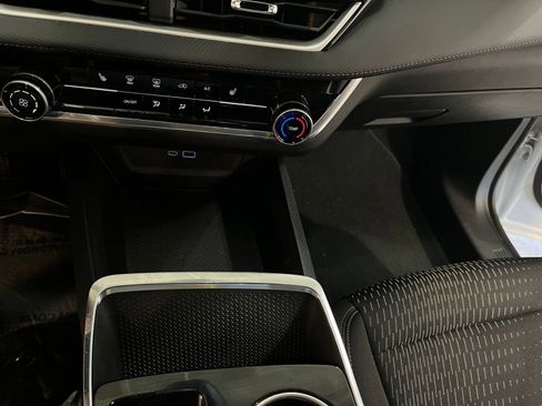 Used 2025 Chevrolet Equinox LT image 41