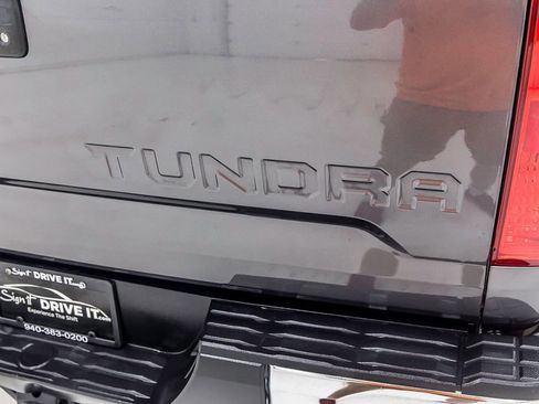 Used 2018 Toyota Tundra SR5 w/ SR5 Upgrade Package image 10