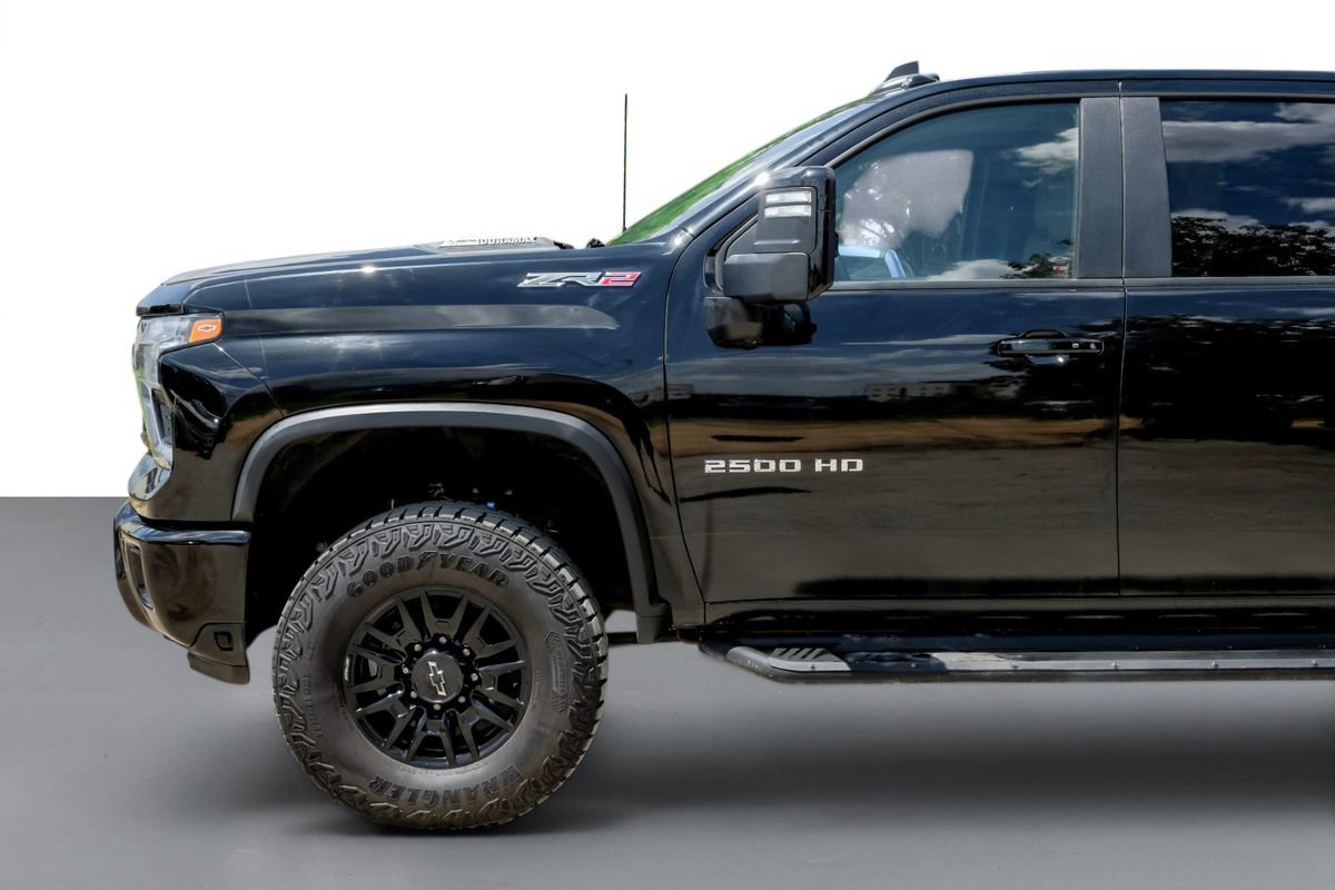 Used 2025 Chevrolet Silverado 2500 ZR2 w/ Technology Package AWD/4WD image 10