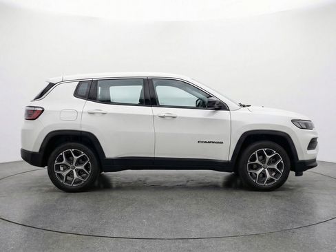 Used 2025 Jeep Compass Limited AWD/4WD image 11