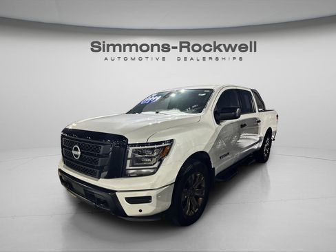 Used 2024 Nissan Titan SV w/ SV Bronze Edition Package image 7