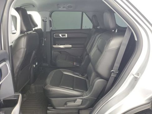 Used 2021 Ford Explorer XLT w/ Equipment Group 202A RWD image 13