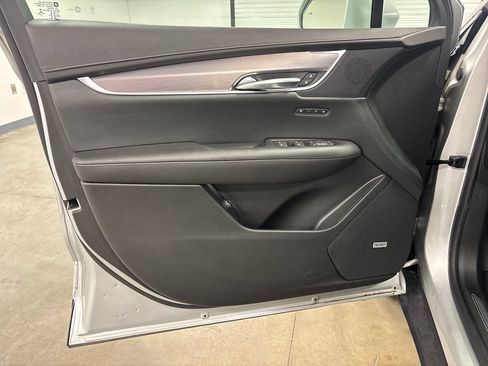 Used 2017 Cadillac XT5 Luxury w/ Driver Awareness Package FWD image 23