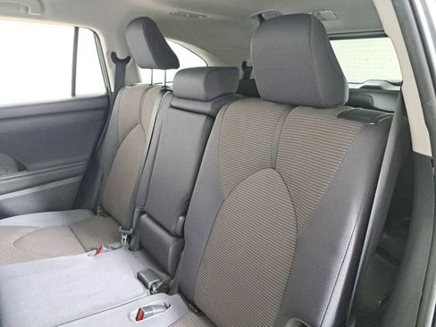 Used 2023 Toyota Highlander LE image 13