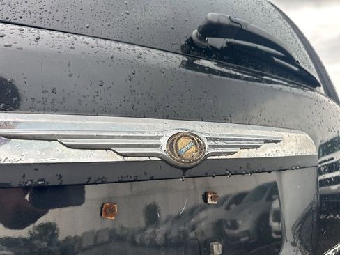 Used 2010 Chrysler Town & Country LX FWD image 8