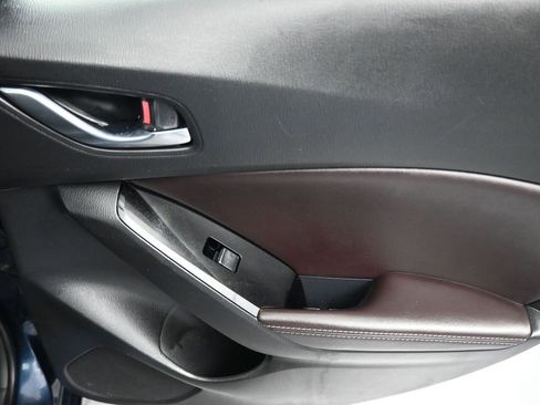 Used 2017 MAZDA MAZDA3 Touring image 34