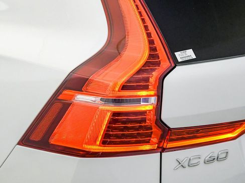 Certified 2025 Volvo XC60 B5 Plus AWD/4WD image 12