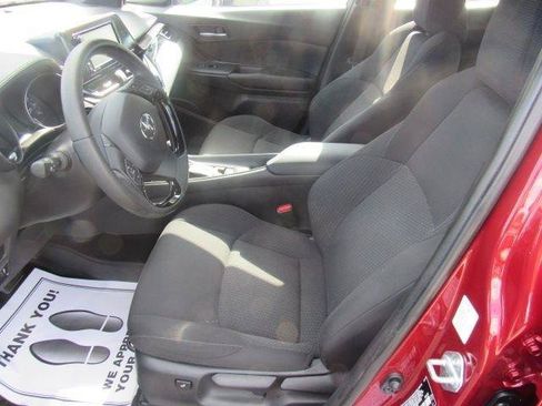 Used 2018 Toyota C-HR XLE FWD image 17