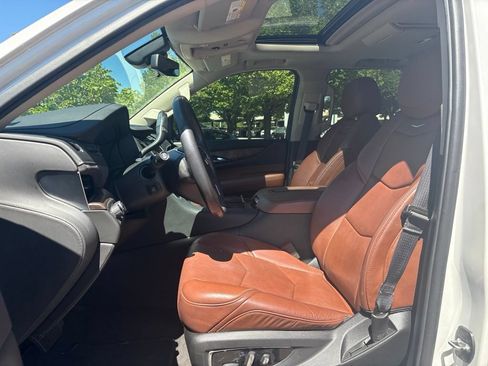 Used 2020 Cadillac Escalade Premium Luxury AWD/4WD image 10
