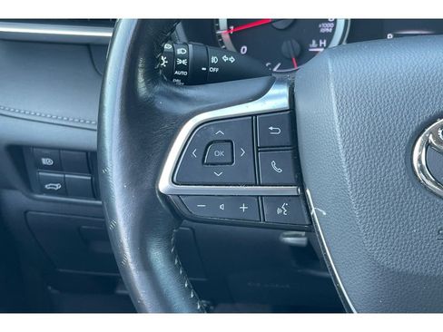Used 2021 Toyota Highlander LE FWD image 36