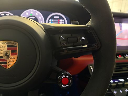 Certified 2025 Porsche 911 Carrera GTS RWD image 41